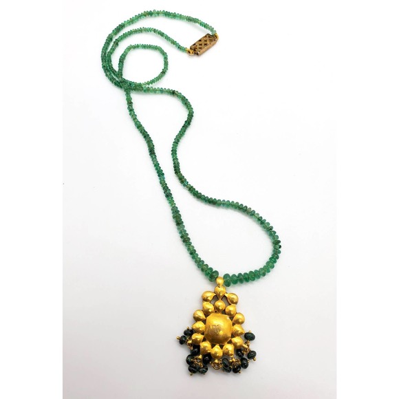 Columbian Emerald 18kt Gold Necklace set in Diamonds - Picture 4 of 8